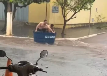 amigos-descem-enxurrada-em-caixa-d’agua-no-interior-de-goias;-video-bomba-nas-redes