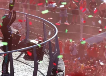 kimi-antonelli-faz-historia-e-vence-gp-da-italia-de-f1