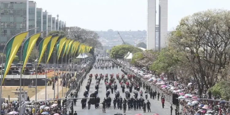 desfile-de-7-de-setembro-em-brasilia-tem-clima-eleitoral-e-homenagens-ao-sus