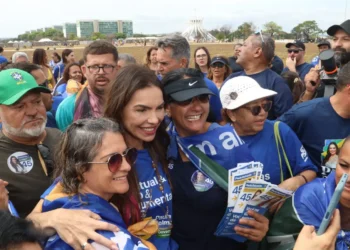 paula-belmonte-se-reune-com-servidores-e-vai-a-debate-no-df