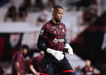 atletico-go-presta-apoio-a-paulo-vitor-apos-denuncia-de-racismo