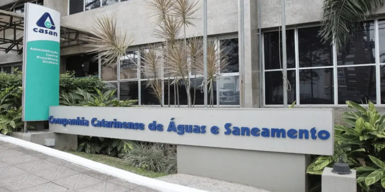 casan-abre-concurso-com-40-vagas-e-salarios-de-ate-r$-12,6-mil