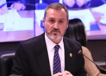dino-reverte-afastamento-e-manda-andrei-rodrigues-de-volta-ao-comando-da-pf