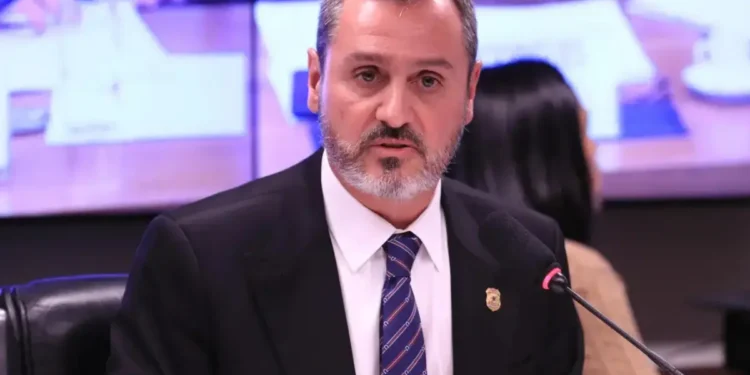 dino-reverte-afastamento-e-manda-andrei-rodrigues-de-volta-ao-comando-da-pf