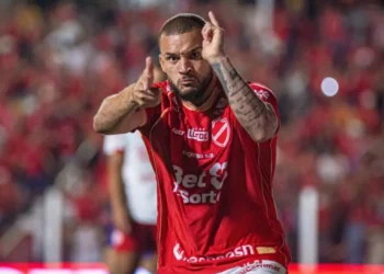 vila-nova-x-goias-termina-em-confusao-apos-vitoria-colorada