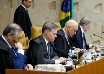 empresarios-discutem-mandato-de-12-anos-para-ministros-do-stf-em-meio-a-crise-na-corte