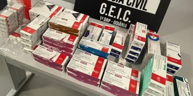 pcgo-apreende-anabolizantes-e-tarjas-pretas-em-operacao-contra-remedios-falsos