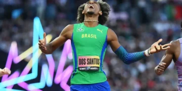 alison-dos-santos-vence-mundial-e-termina-temporada-invicto-nos-400m-com-barreiras