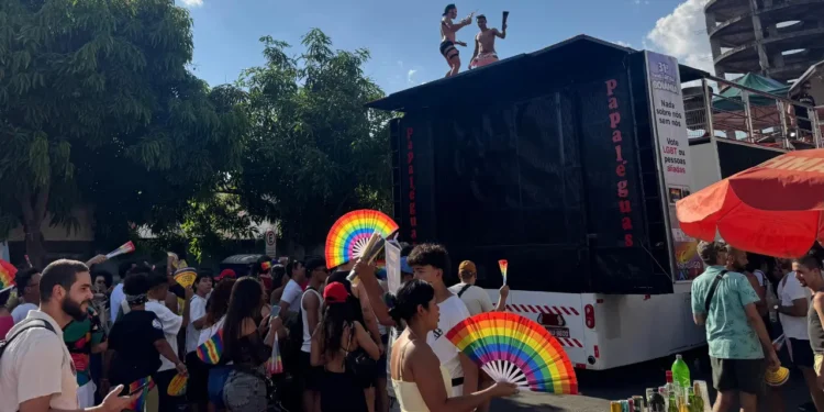 parada-lgbtqia+-de-goiania-cobra-mais-participacao-politica-e-ocupa-ruas-do-centro