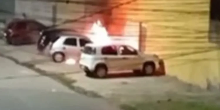 pcdf-investiga-incendio-criminoso-que-destruiu-carro-em-brasilia
