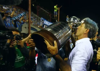 renato-gaucho-retorna-ao-gremio-para-quinta-passagem-pelo-clube