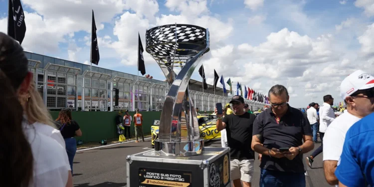 stock-car-tera-corrida-inedita-de-duas-horas-em-brasilia-com-estrelas-do-automobilismo