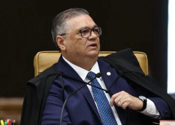 pedido-de-vista-de-dino-trava-stf:-veja-o-que-acontece-agora