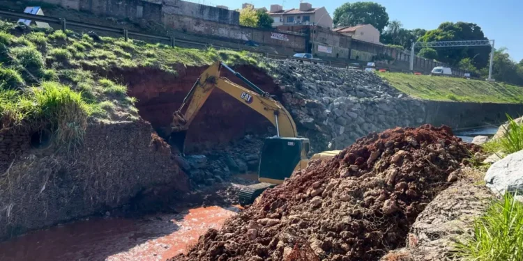 goiania-inicia-obra-para-conter-erosao-na-marginal-botafogo