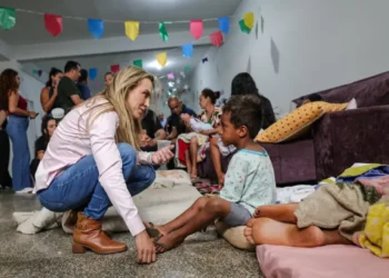 celina-leao-determina-que-equipes-de-campanha-parem-atos-e-ajudem-vitimas-de-temporal-no-df