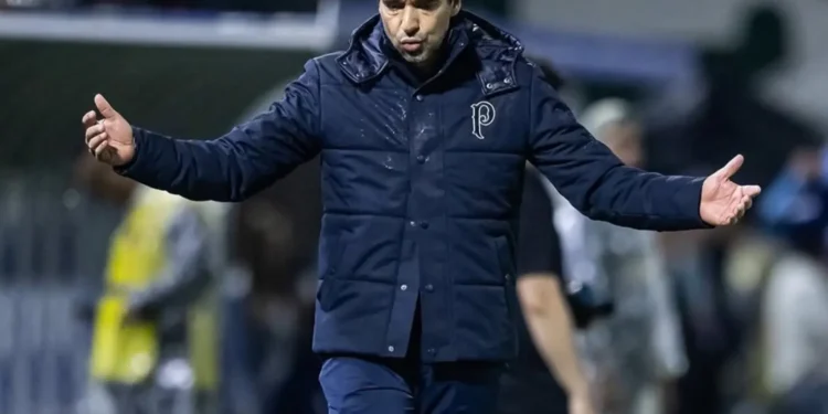 abel-ferreira-chega-a-15a-expulsao-no-comando-do-palmeiras