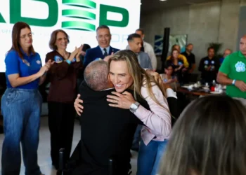 celina-leao-leva-campanha-a-ceilandia-e-reune-mulheres-em-agenda-no-df