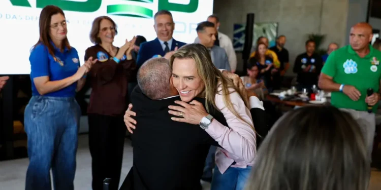 celina-leao-leva-campanha-a-ceilandia-e-reune-mulheres-em-agenda-no-df