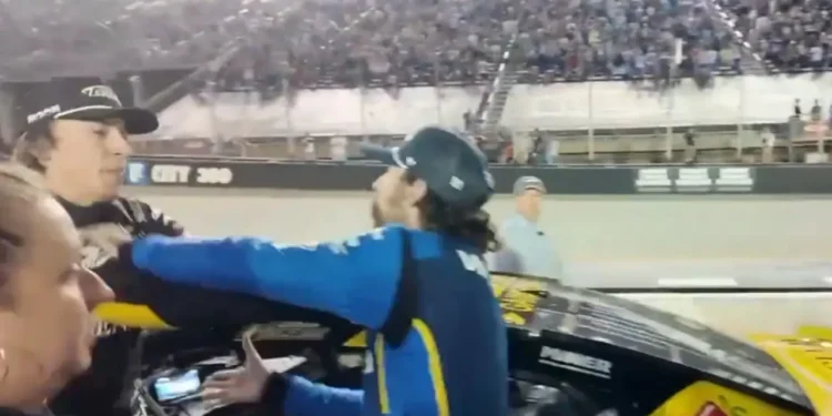 pilotos-trocam-socos-apos-acidente-durante-etapa-da-nascar-cup-nos-eua