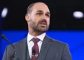 eduardo-bolsonaro-e-demitido-da-policia-federal-por-abandono-de-cargo