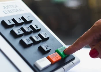 celular-fica-de-fora,-mas-“cola”-pode:-veja-o-que-levar-a-urna-em-2026
