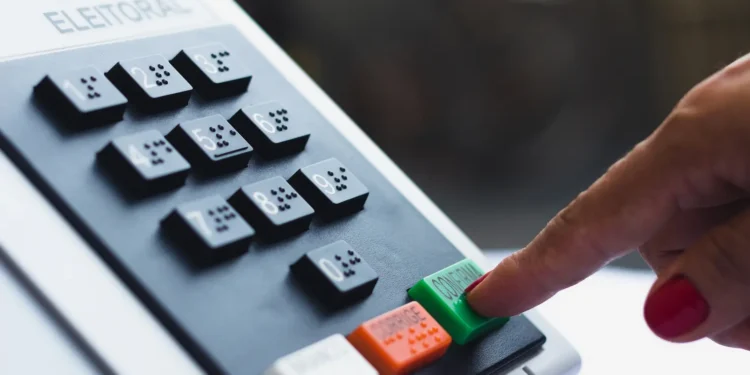 celular-fica-de-fora,-mas-“cola”-pode:-veja-o-que-levar-a-urna-em-2026