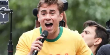dias-depois-de-deixar-wilder-de-fora,-nikolas-ferreira-agora-pede-voto-para-candidato-em-goias