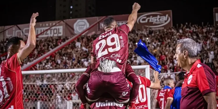 vila-nova-vence-londrina-e-segue-firme-na-lideranca-da-serie-b