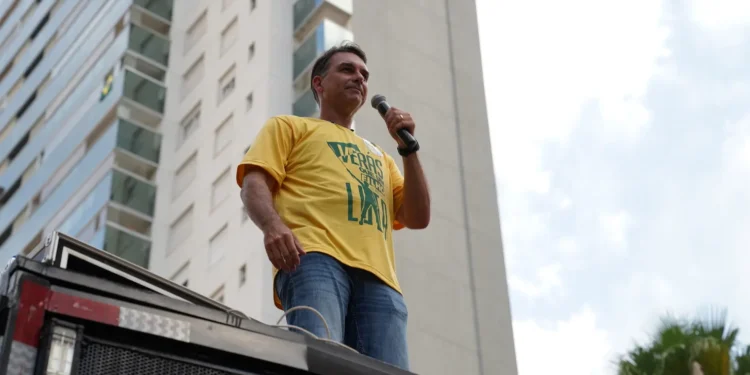 cnbb-rebate-flavio-bolsonaro:-“mentira-nao-se-combate-com-mentira”