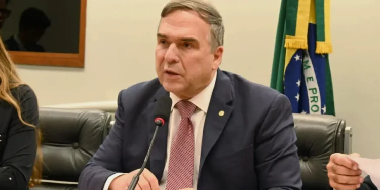 mabel-faz-uso-recorrente-de-decretos-para-governar-e-acumula-embates-com-a-camara-de-goiania