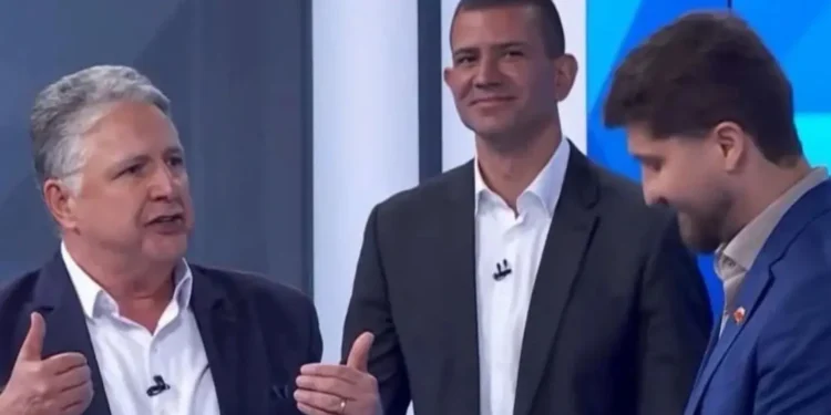 garotinho-cita-‘leitinho-feliz’-em-debate-e-adversarios-seguram-o-riso