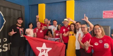 luis-cesar-bueno-vota-em-goiania-e-cita-“onda-vermelha”-em-goias