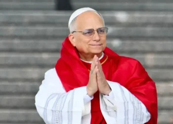 papa-leao-xiv-cita-“operario”-sao-francisco-e-pede-paz-no-dia-da-eleicao-no-brasil