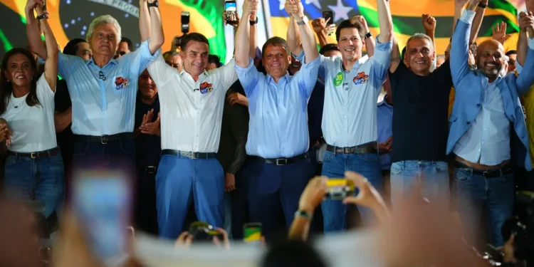 em-goiania,-flavio-bolsonaro-defende-mudanca-na-constituicao-para-“redemocratizar”-o-pais