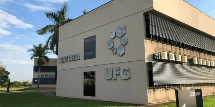 ufg-abre-concurso-com-34-vagas-e-salarios-de-ate-r$-13,7-mil