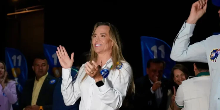 celina-leao-faz-caminhada-em-planaltina-e-participa-de-reunioes-no-df