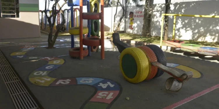 vereadora-pede-suspensao-de-1.663-vagas-de-agente-educativo-do-concurso-de-aparecida-de-goiania