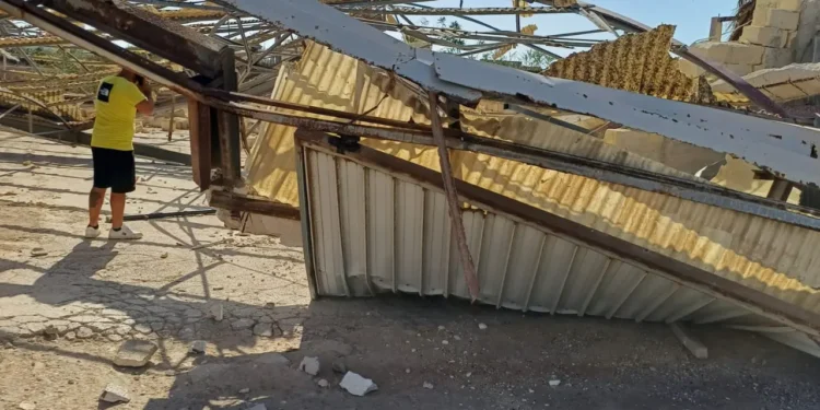 tornado-atinge-cidades-da-italia,-vira-carros-e-deixa-estudantes-feridos