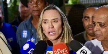 celina-leao-denuncia-panfleto-com-numero-errado-no-df