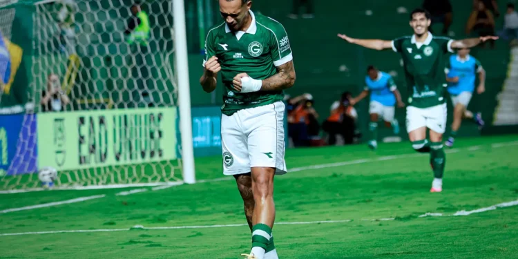 goias-faz-dois-golacos,-vence-o-operario-pr-e-volta-a-sonhar-com-o-g-6