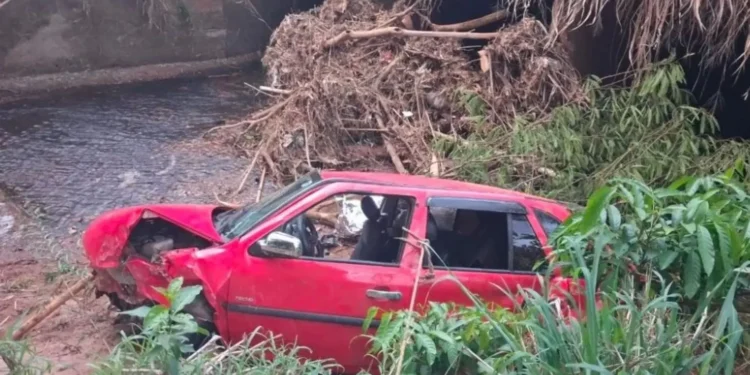 motorista-morre-apos-carro-capotar-e-cair-de-ponte-em-aparecida-de-goiania