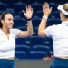tenis:-luisa-stefani-conquista-quinto-titulo-da-temporada-em-duplas-no-wta-1000-de-pequim