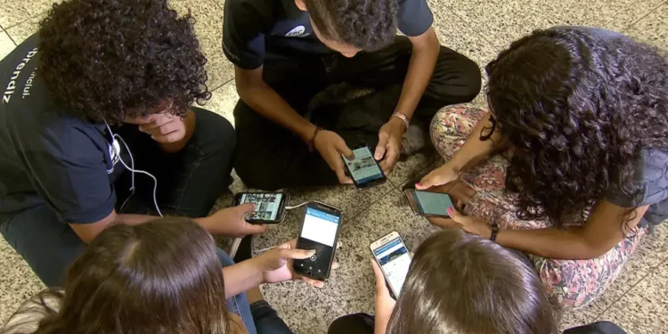 pesquisa-aponta-preocupacao-com-uso-de-telas-por-criancas-em-goias