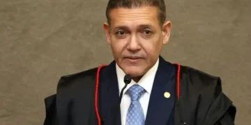 tse-manda-recolher-jornal-de-sindicato-dos-petroleiros-apos-acao-de-flavio-bolsonaro