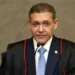 tse-manda-recolher-jornal-de-sindicato-dos-petroleiros-apos-acao-de-flavio-bolsonaro