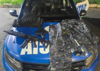 falso-policial-ameaca-vizinhos-com-fuzil-de-airsoft-em-senador-canedo