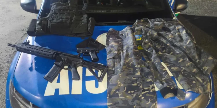 falso-policial-ameaca-vizinhos-com-fuzil-de-airsoft-em-senador-canedo