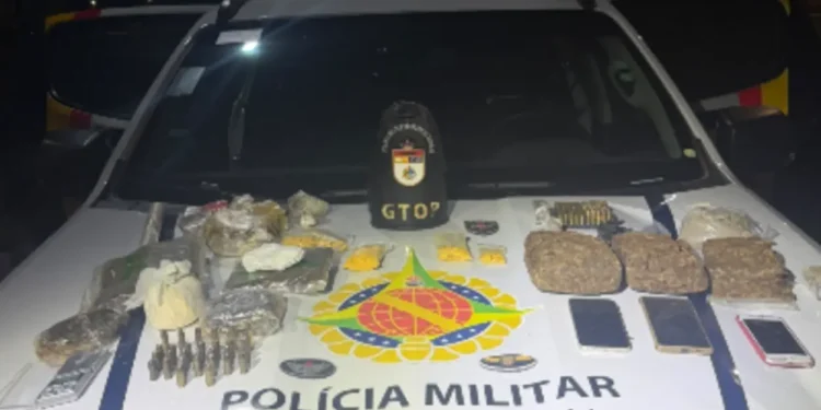 pm-apreende-5-kg-de-maconha,-cocaina-e-125-municoes-durante-ocorrencia-no-recanto-das-emas-(df)