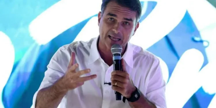 flavio-bolsonaro-nao-participara-de-debate-presidencial-neste-domingo-(17/10)