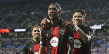 rayan-e-evanilson-marcam,-e-bournemouth-vence-na-liga-europa